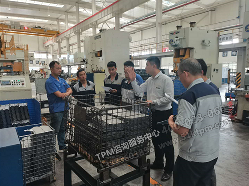 顧問老師和企業管理親赴現場